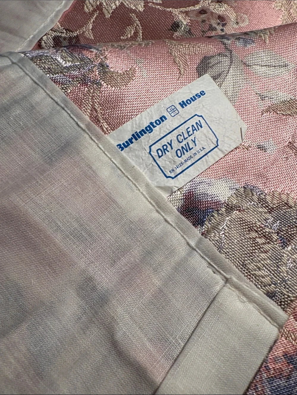 Vintage 90’s Shiney Valance Floral Jacquard - Pink 103 x 18. VV